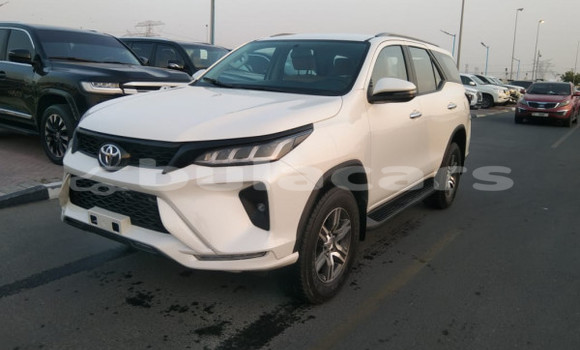 Buy Used Toyota Fortuner White Car in Barotu in Western