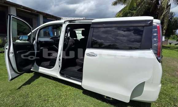 Buy Used Toyota Esquire White Car in Suva in Central