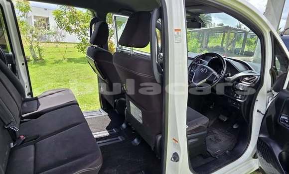 Buy Used Toyota Esquire White Car in Suva in Central Buy Used Toyota Esquire White Car in Suva in Central