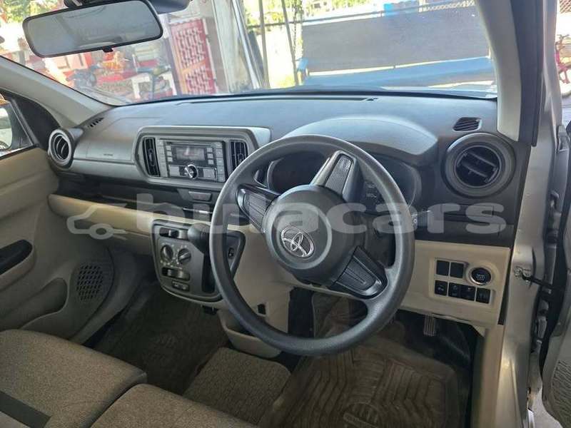 Big with watermark toyota passo central suva 25110