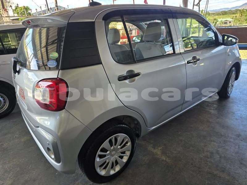 Big with watermark toyota passo central suva 25110
