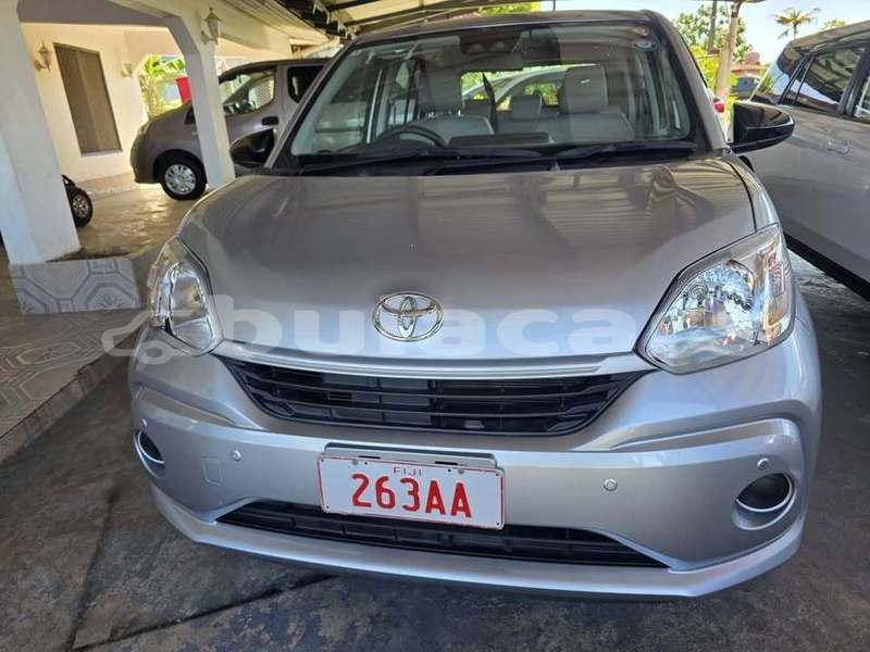 Big with watermark toyota passo central suva 25110