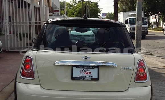Acheter Neuf Voiture MINI Cooper Blanc à Lomaji, Eastern Acheter Neuf Voiture MINI Cooper Blanc à Lomaji, Eastern