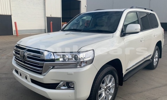 Buy Used Toyota Land Cruiser White Car in Suva in Central