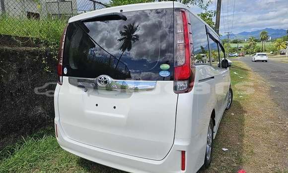 Acheter Occasion Voiture Toyota Noah Blanc à Suva, Central Acheter Occasion Voiture Toyota Noah Blanc à Suva, Central