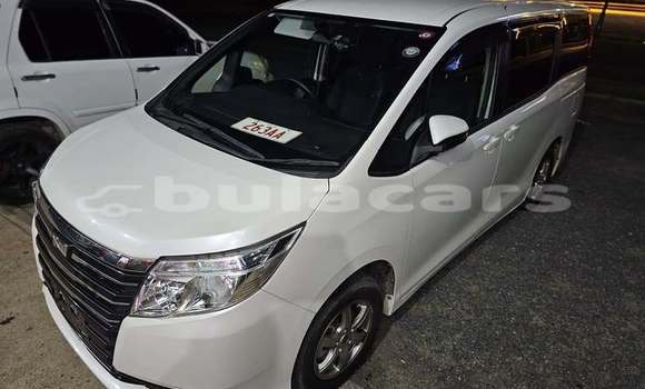 Acheter Occasion Voiture Toyota Noah Blanc à Suva, Central Acheter Occasion Voiture Toyota Noah Blanc à Suva, Central