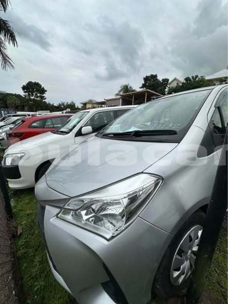 Big with watermark toyota vitz western nadi 28665