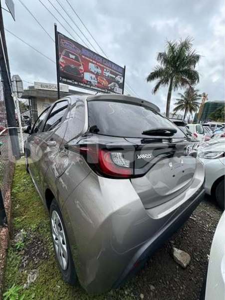Big with watermark toyota yaris western nadi 28667