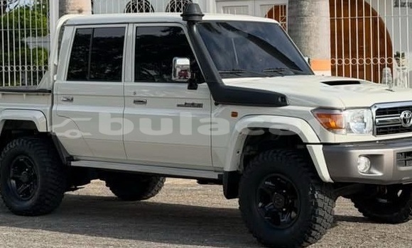 Buy Used Toyota Land Cruiser White Car in Suva in Central