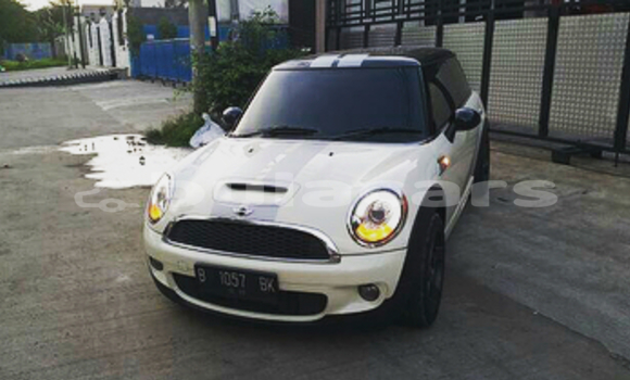 Buy New MINI Cooper White Car in Nadi in Western Buy New MINI Cooper White Car in Nadi in Western