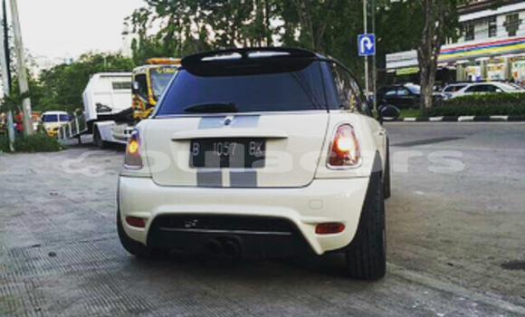 Buy New MINI Cooper White Car in Nadi in Western Buy New MINI Cooper White Car in Nadi in Western