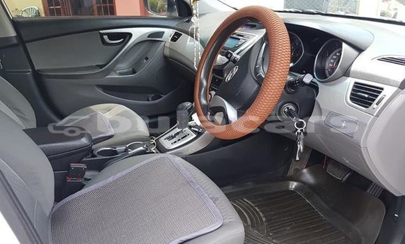 Acheter Occasion Voiture Hyundai Elantra Blanc à Suva, Central Acheter Occasion Voiture Hyundai Elantra Blanc à Suva, Central