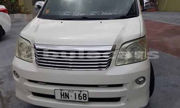 Acheter Occasion Voiture Toyota Noah Blanc à Suva, Central Acheter Occasion Voiture Toyota Noah Blanc à Suva, Central