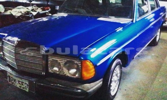 Acheter Occasion Voiture Mercedes-Benz W123 Bleu à Suva, Central Acheter Occasion Voiture Mercedes-Benz W123 Bleu à Suva, Central