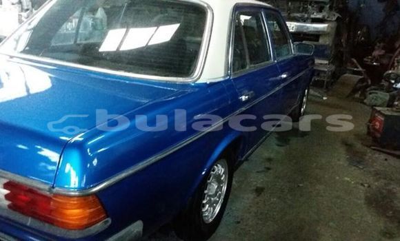 Acheter Occasion Voiture Mercedes-Benz W123 Bleu à Suva, Central Acheter Occasion Voiture Mercedes-Benz W123 Bleu à Suva, Central