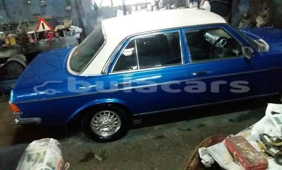 Acheter Occasion Voiture Mercedes-Benz W123 Bleu à Suva, Central Acheter Occasion Voiture Mercedes-Benz W123 Bleu à Suva, Central