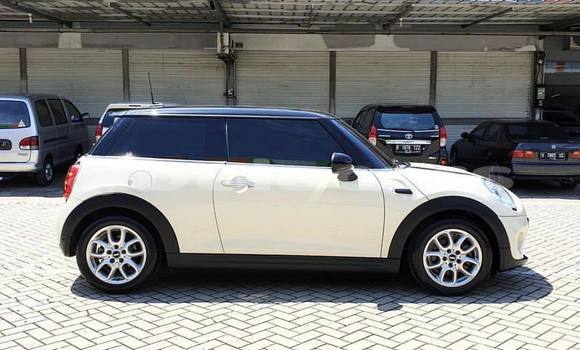 Acheter Neuf Voiture MINI Cooper Blanc à Solevu, Western Acheter Neuf Voiture MINI Cooper Blanc à Solevu, Western