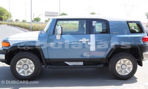 Acheter Import Voiture Toyota FJ Cruiser Bleu à Import - Dubai, Central Acheter Import Voiture Toyota FJ Cruiser Bleu à Import - Dubai, Central