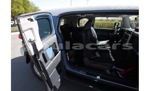 Acheter Import Voiture Toyota FJ Cruiser Bleu à Import - Dubai, Central Acheter Import Voiture Toyota FJ Cruiser Bleu à Import - Dubai, Central