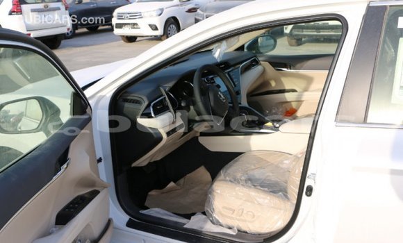 Buy Import Toyota Camry White Car in Import - Dubai in Central Buy Import Toyota Camry White Car in Import - Dubai in Central