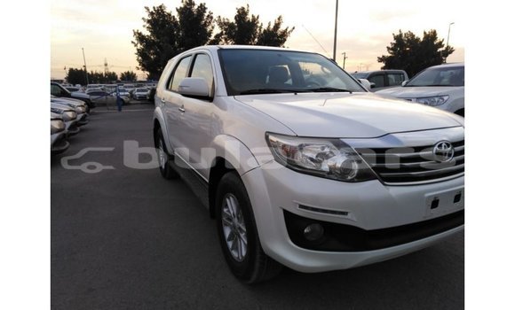 Buy Import Toyota Fortuner White Car in Import - Dubai in Central Buy Import Toyota Fortuner White Car in Import - Dubai in Central