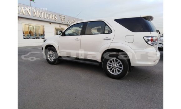 Buy Import Toyota Fortuner White Car in Import - Dubai in Central Buy Import Toyota Fortuner White Car in Import - Dubai in Central