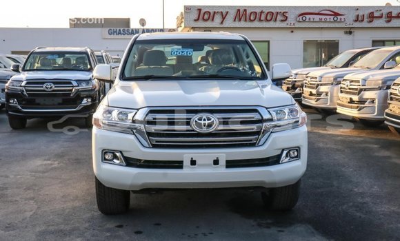 Buy Import Toyota Land Cruiser White Car in Import - Dubai in Central Buy Import Toyota Land Cruiser White Car in Import - Dubai in Central