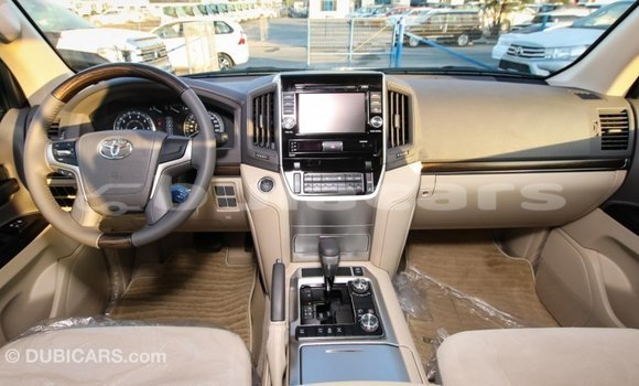 Buy Import Toyota Land Cruiser White Car in Import - Dubai in Central Buy Import Toyota Land Cruiser White Car in Import - Dubai in Central