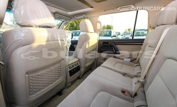 Buy Import Toyota Land Cruiser White Car in Import - Dubai in Central Buy Import Toyota Land Cruiser White Car in Import - Dubai in Central