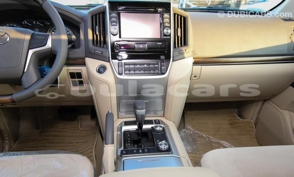 Buy Import Toyota Land Cruiser White Car in Import - Dubai in Central Buy Import Toyota Land Cruiser White Car in Import - Dubai in Central