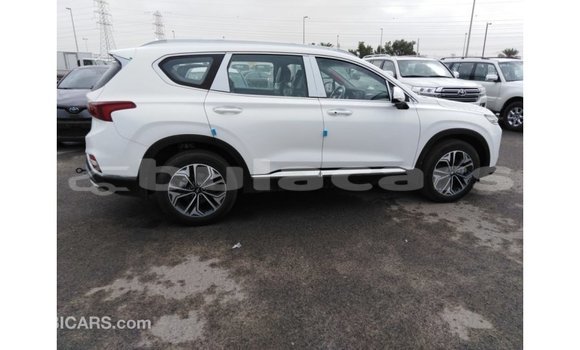Buy Import Hyundai Santa Fe White Car in Import - Dubai in Central Buy Import Hyundai Santa Fe White Car in Import - Dubai in Central