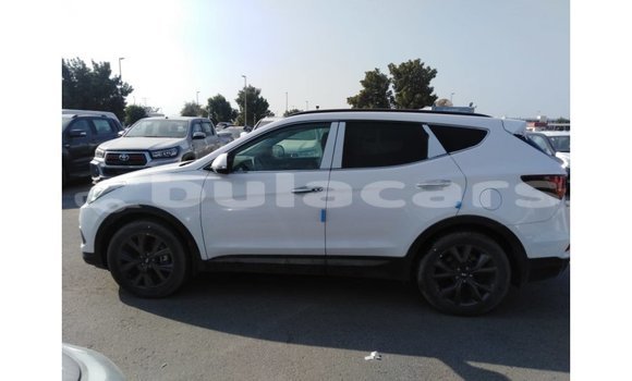 Buy Import Hyundai Santa Fe White Car in Import - Dubai in Central Buy Import Hyundai Santa Fe White Car in Import - Dubai in Central