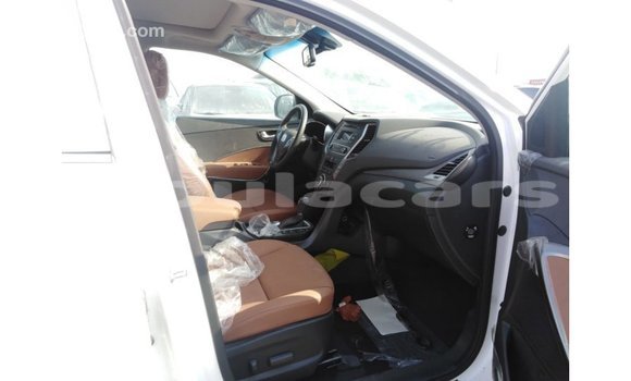 Buy Import Hyundai Santa Fe White Car in Import - Dubai in Central Buy Import Hyundai Santa Fe White Car in Import - Dubai in Central