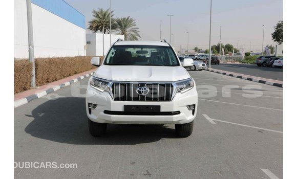 Acheter Import Voiture Toyota Prado Blanc à Import - Dubai, Central Acheter Import Voiture Toyota Prado Blanc à Import - Dubai, Central