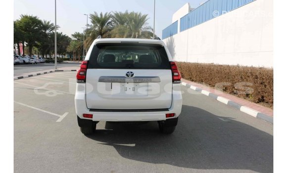 Acheter Import Voiture Toyota Prado Blanc à Import - Dubai, Central Acheter Import Voiture Toyota Prado Blanc à Import - Dubai, Central