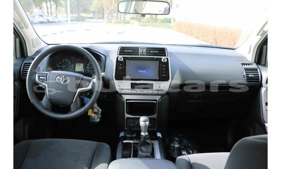 Acheter Import Voiture Toyota Prado Blanc à Import - Dubai, Central Acheter Import Voiture Toyota Prado Blanc à Import - Dubai, Central