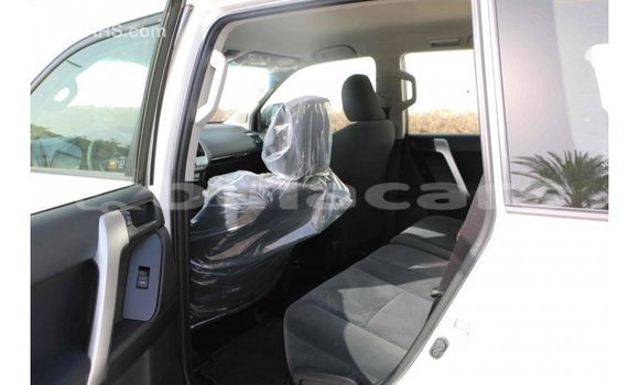 Acheter Import Voiture Toyota Prado Blanc à Import - Dubai, Central Acheter Import Voiture Toyota Prado Blanc à Import - Dubai, Central