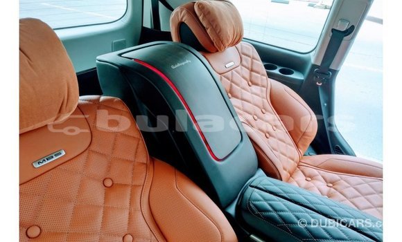 Acheter Import Voiture Toyota Land Cruiser Noir à Import - Dubai, Central Acheter Import Voiture Toyota Land Cruiser Noir à Import - Dubai, Central