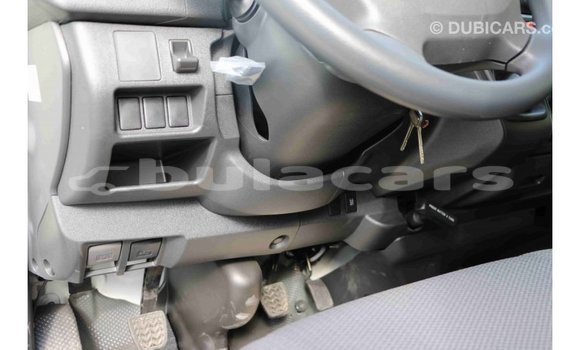 Acheter Import Voiture Toyota Hiace Blanc à Import - Dubai, Central Acheter Import Voiture Toyota Hiace Blanc à Import - Dubai, Central