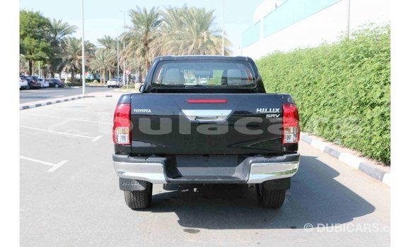 Acheter Import Voiture Toyota Hilux Noir à Import - Dubai, Central Acheter Import Voiture Toyota Hilux Noir à Import - Dubai, Central
