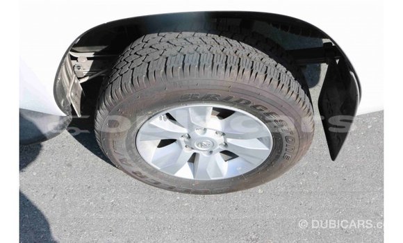 Acheter Import Voiture Toyota Hilux Noir à Import - Dubai, Central Acheter Import Voiture Toyota Hilux Noir à Import - Dubai, Central