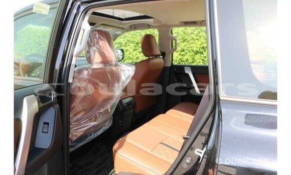 Acheter Import Voiture Toyota Prado Blanc à Import - Dubai, Central Acheter Import Voiture Toyota Prado Blanc à Import - Dubai, Central