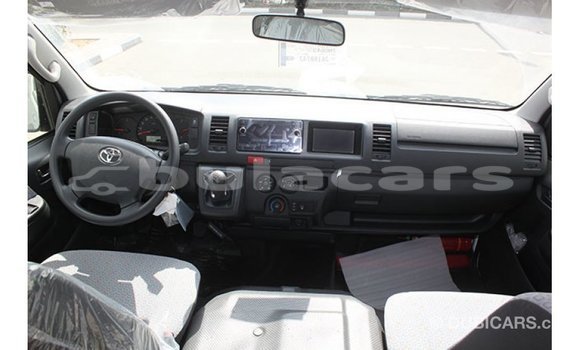 Acheter Import Voiture Toyota Hiace Blanc à Import - Dubai, Central Acheter Import Voiture Toyota Hiace Blanc à Import - Dubai, Central