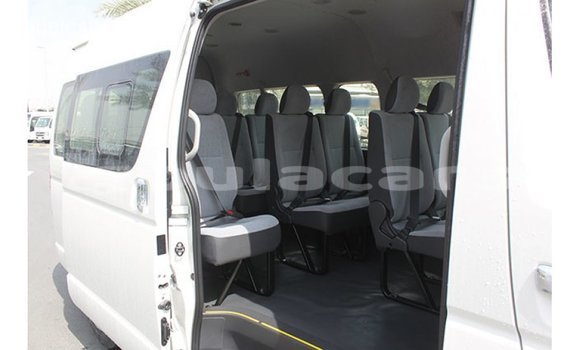 Acheter Import Voiture Toyota Hiace Blanc à Import - Dubai, Central Acheter Import Voiture Toyota Hiace Blanc à Import - Dubai, Central
