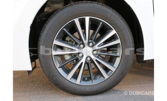 Acheter Import Voiture Toyota Corolla Blanc à Import - Dubai, Central Acheter Import Voiture Toyota Corolla Blanc à Import - Dubai, Central