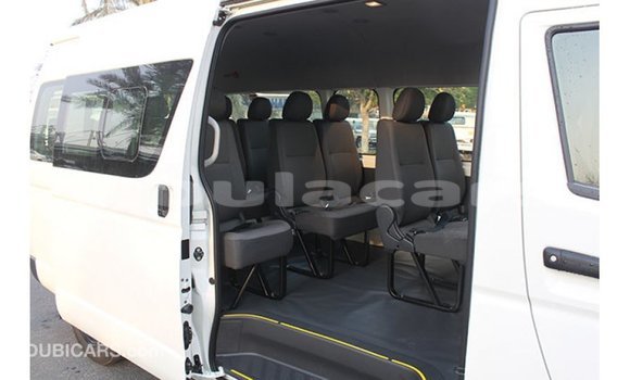 Acheter Import Voiture Toyota Hiace Blanc à Import - Dubai, Central Acheter Import Voiture Toyota Hiace Blanc à Import - Dubai, Central