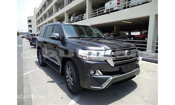 Acheter Import Voiture Toyota Land Cruiser Gris à Import - Dubai, Central Acheter Import Voiture Toyota Land Cruiser Gris à Import - Dubai, Central