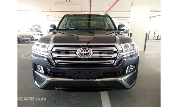 Acheter Import Voiture Toyota Land Cruiser Gris à Import - Dubai, Central Acheter Import Voiture Toyota Land Cruiser Gris à Import - Dubai, Central