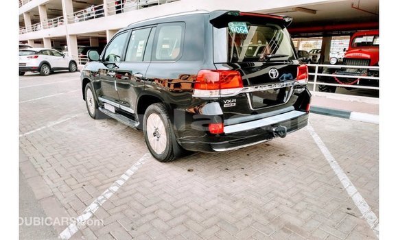 Acheter Import Voiture Toyota Land Cruiser Noir à Import - Dubai, Central Acheter Import Voiture Toyota Land Cruiser Noir à Import - Dubai, Central