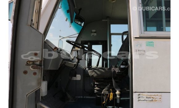 Acheter Import Voiture TATA Xenon Blanc à Import - Dubai, Central